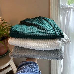 Three pack of Princess Polly sweatpants/joggers size US 4 white, grey, & green